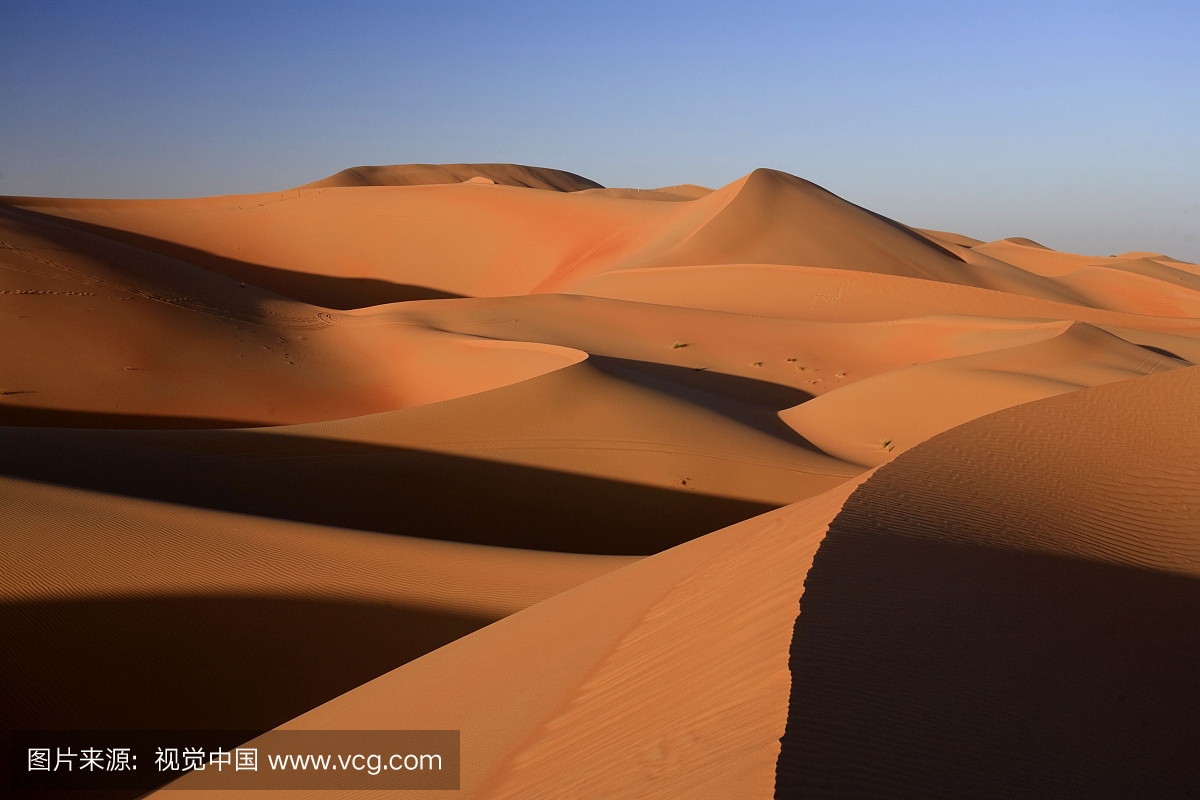 阿拉伯联合酋长国,利瓦绿洲,空荡荡的沙漠附近