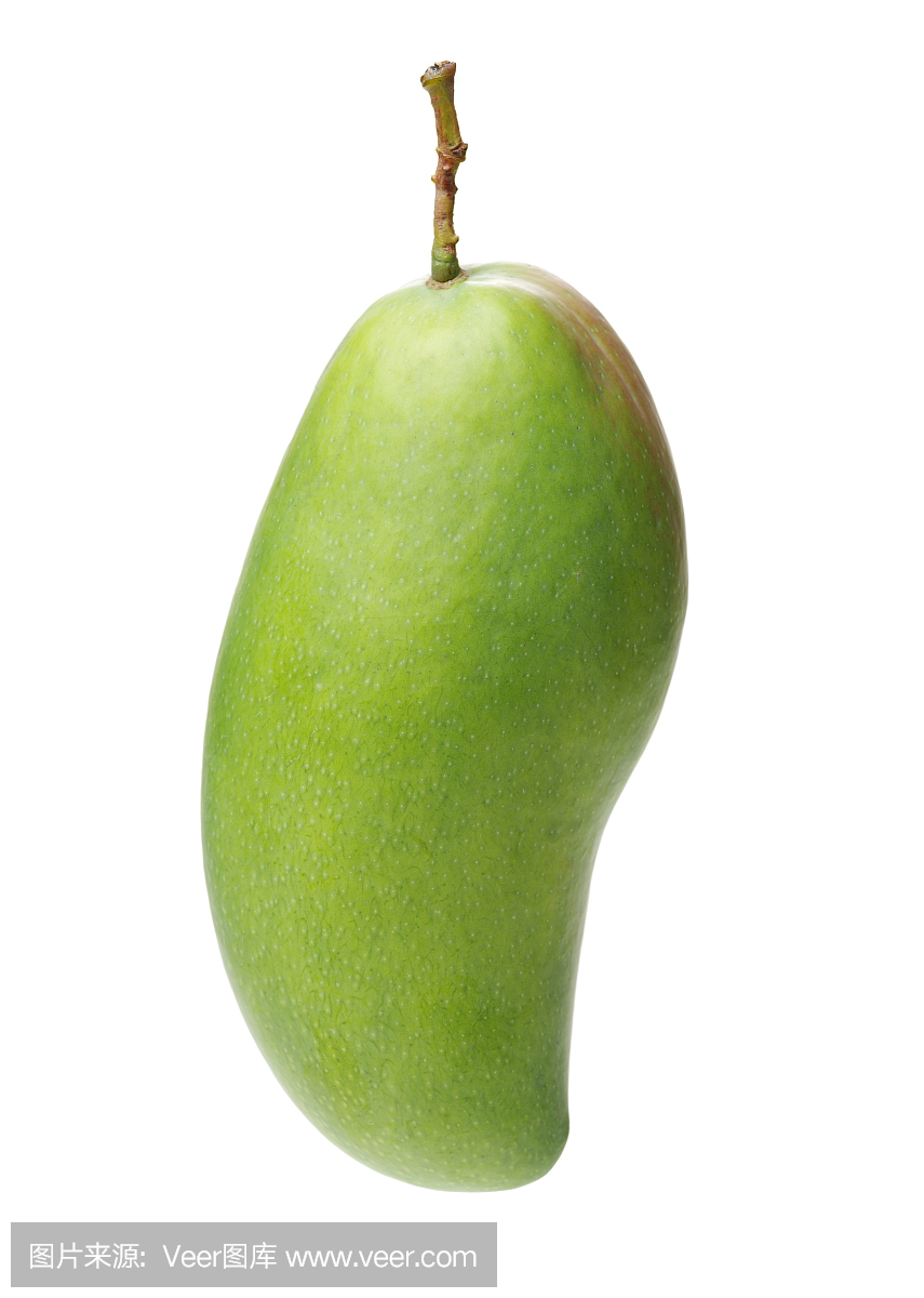 绿色芒果在白色背景上分离
