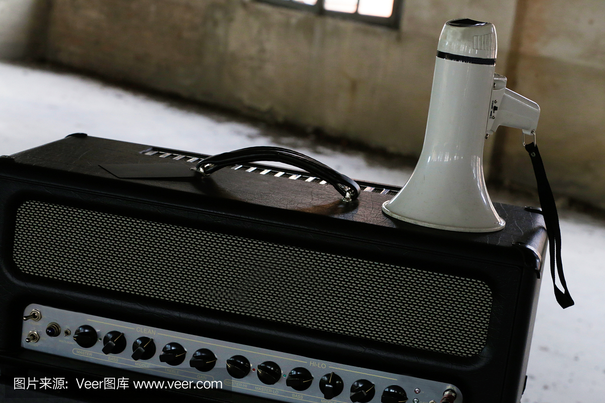 Amplificatore e megafono