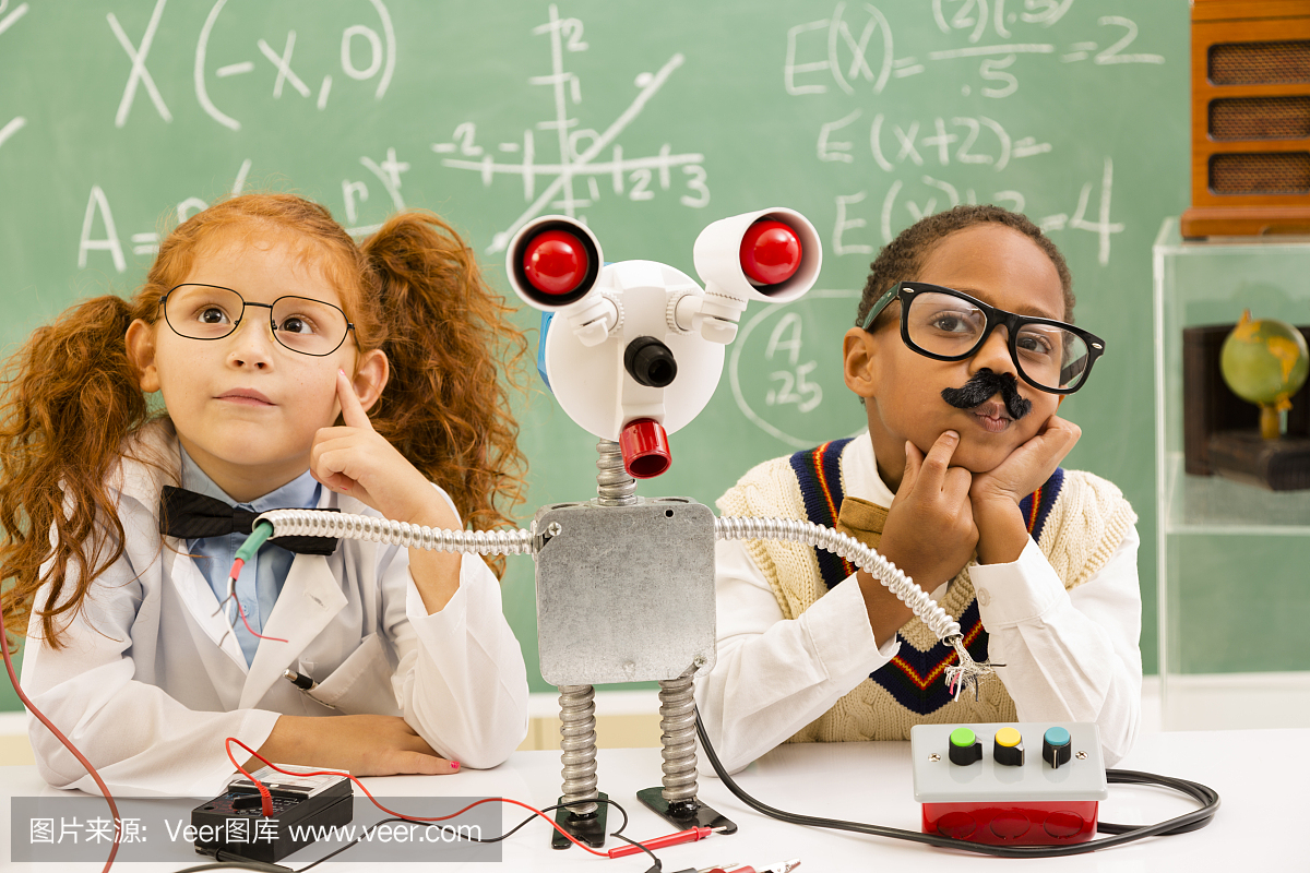 教育:科学实验室复制儿童制作机器人。