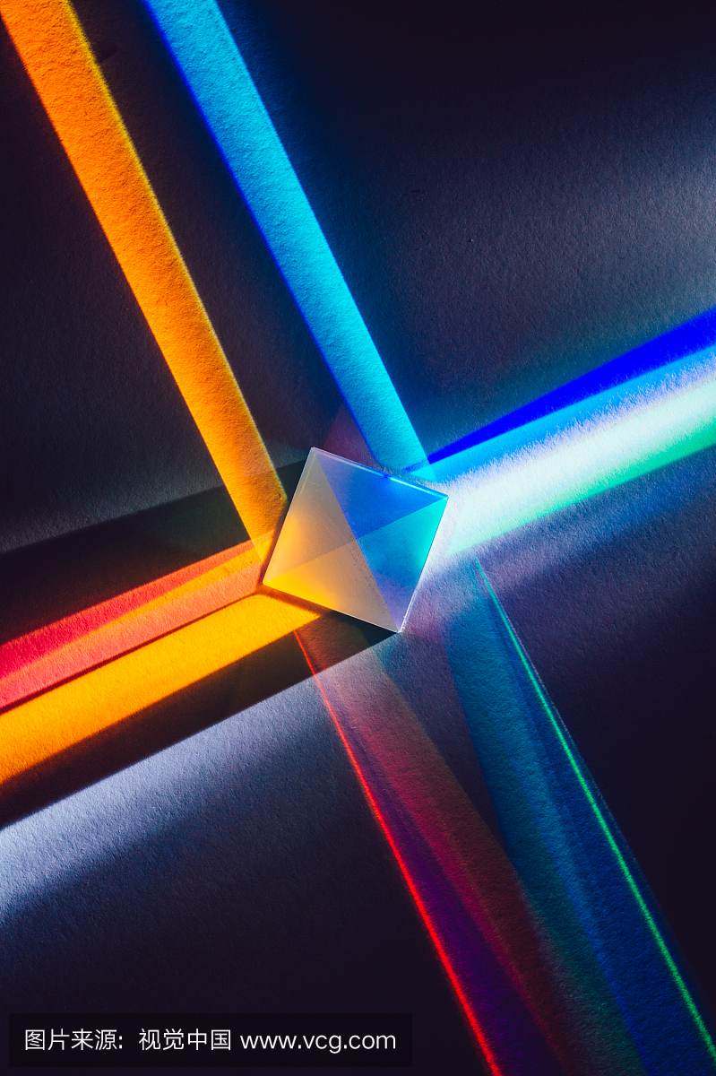 立方棱镜与多彩X形状光谱