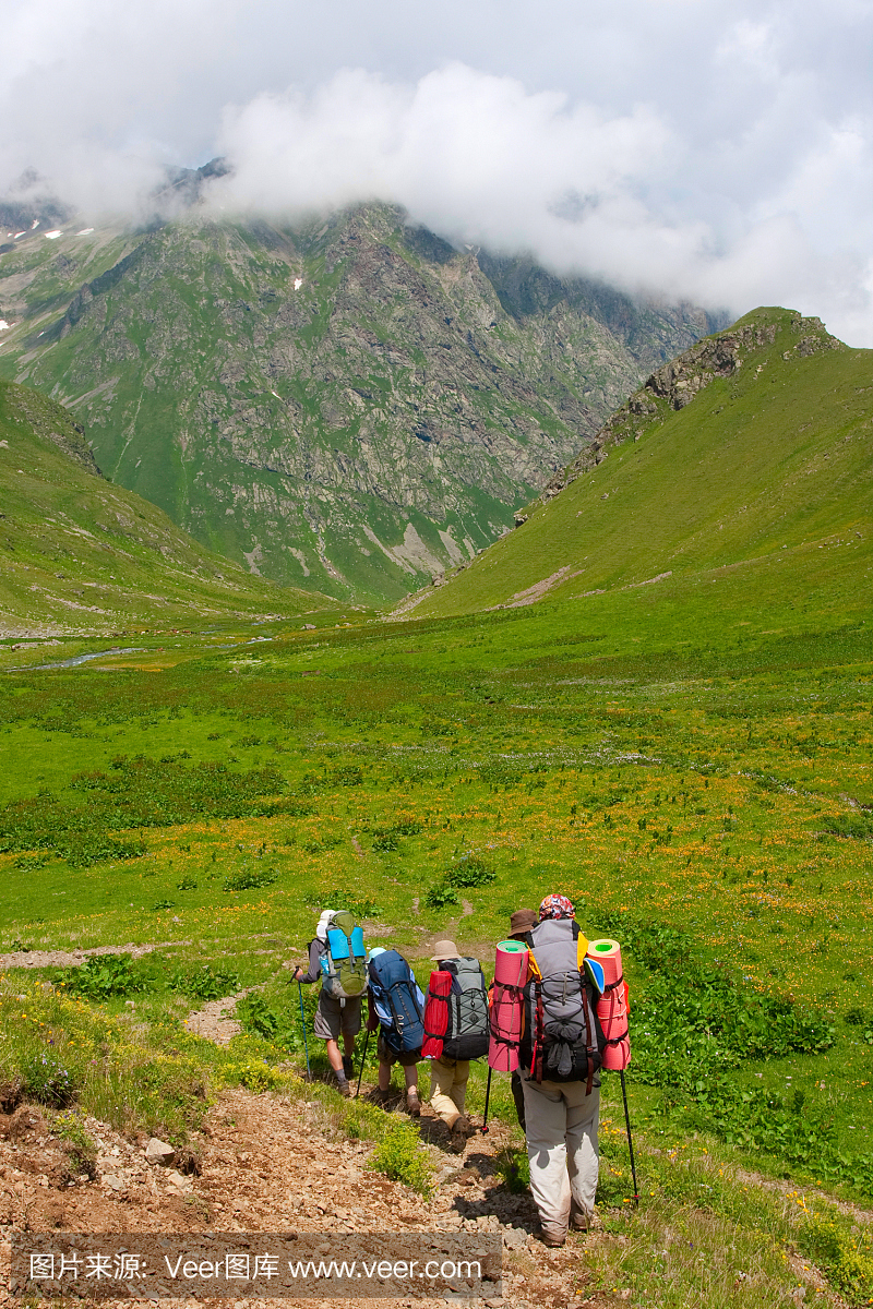 颤抖,哆哆嗦嗦,冷地发抖,打寒战
