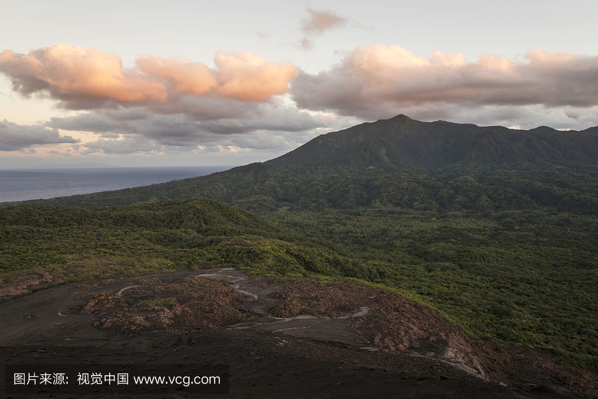 从早晨的火山,雅各山,瓦努阿图,大洋洲的火山口