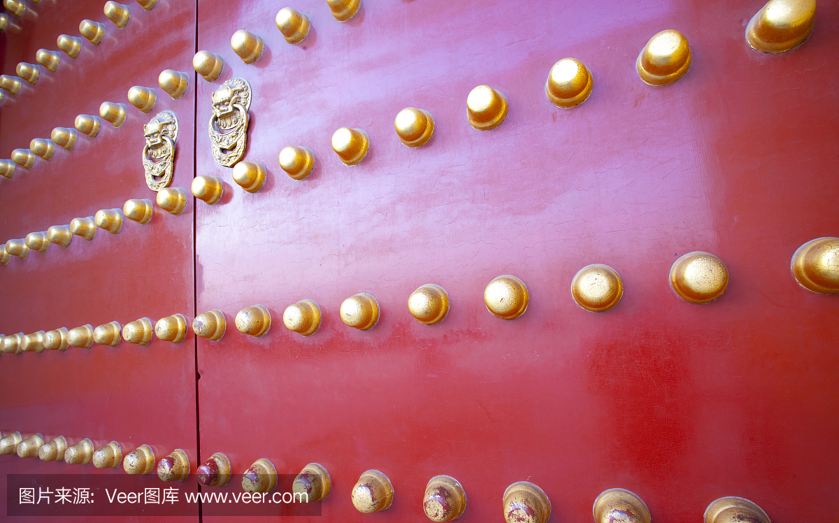 在中国北京天坛的复古红门