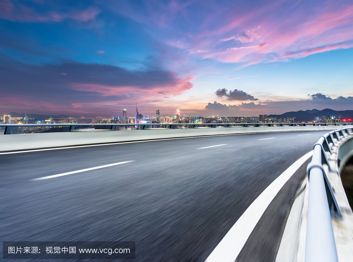 深圳城市天际线与高速公路