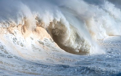 高清波涛汹涌大海