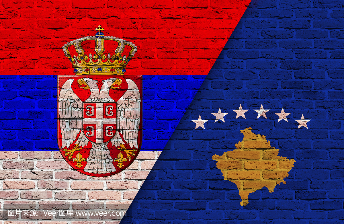 塞尔维亚和科索沃国旗画在砖墙上