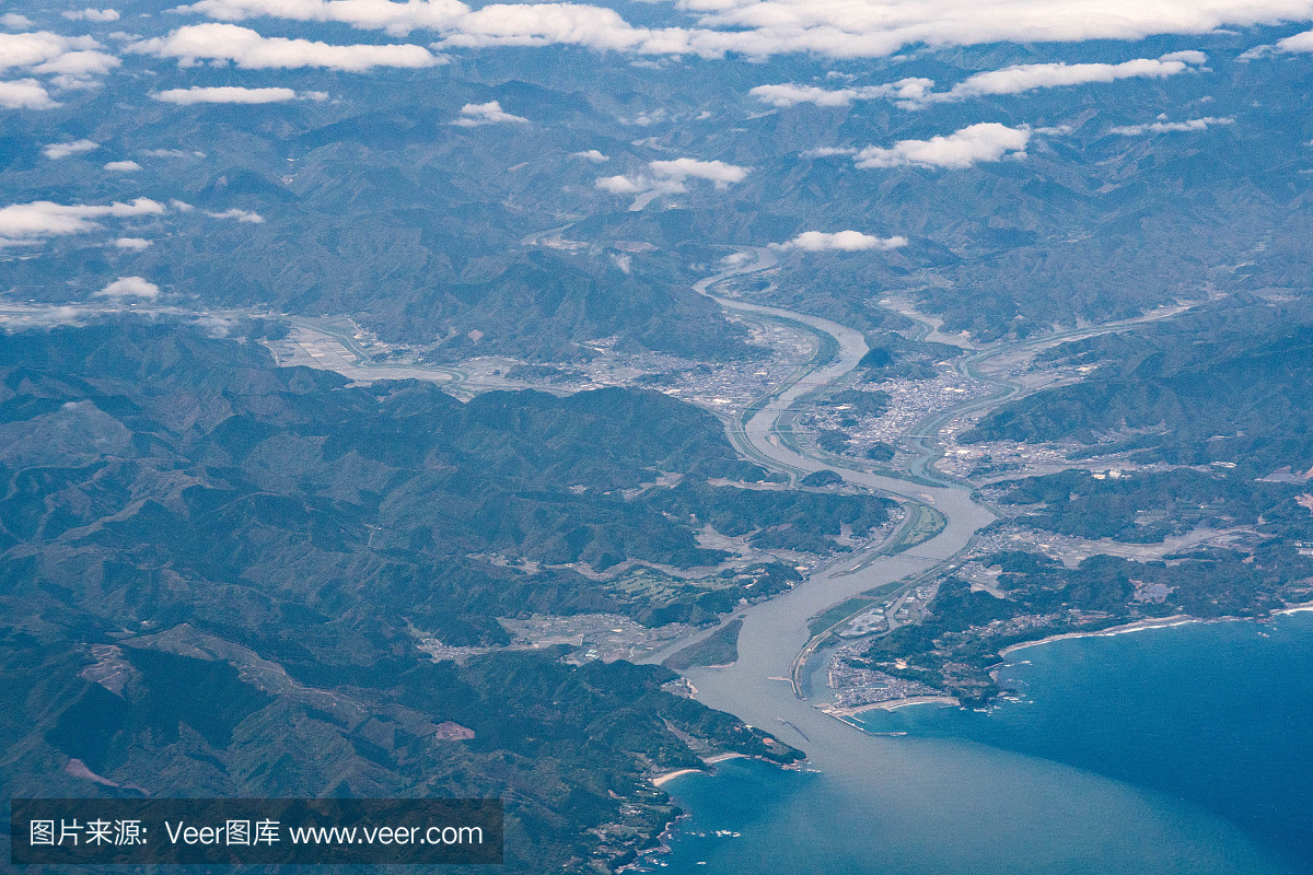 在高知县的北太平洋和Shimanto河在日本从飞