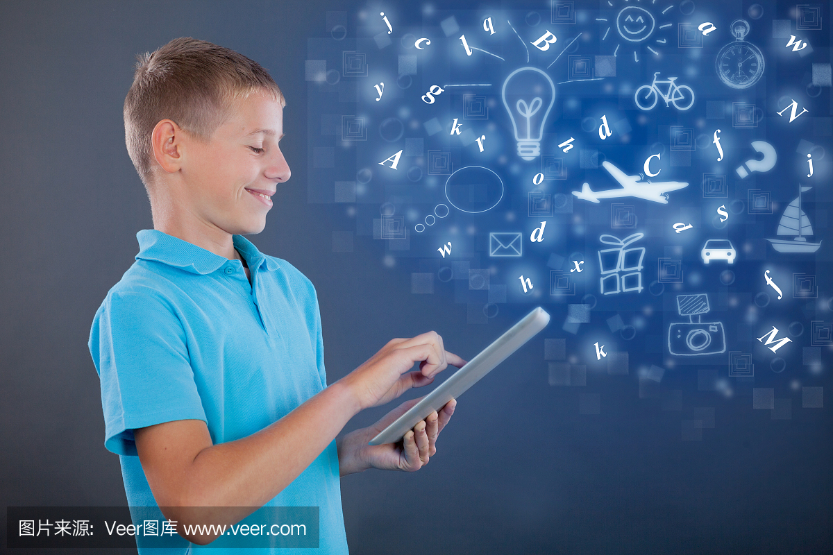 小男孩使用平板电脑,学校学习或技术理念