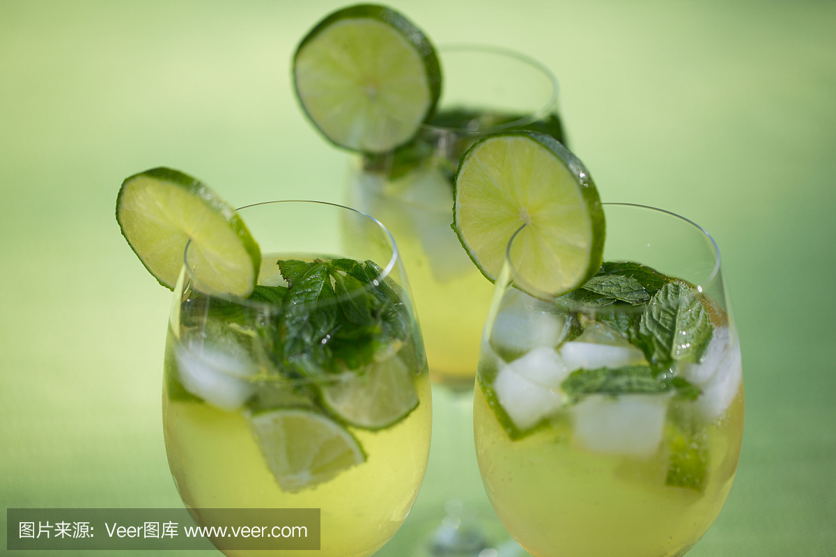 接骨木果,接骨木浆果,普罗赛柯起泡酒,水平画幅