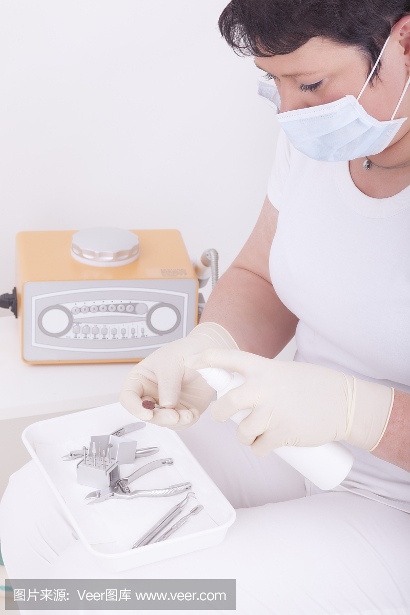 足科医生(chiropodist)在工作