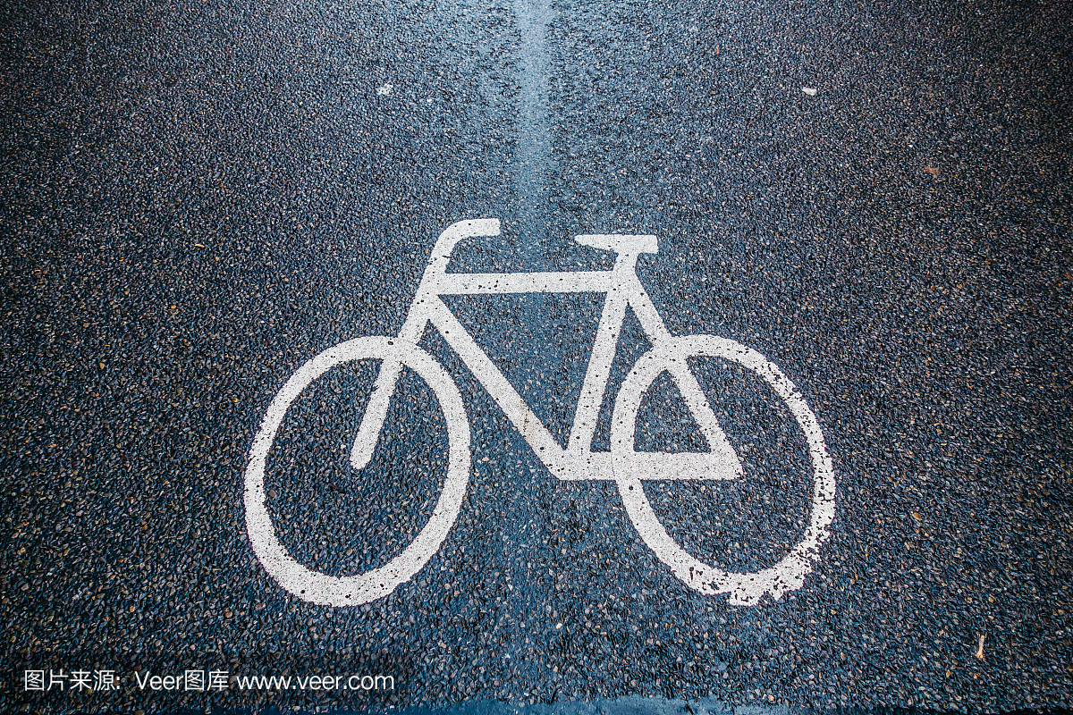 自行车交通标志的道路上