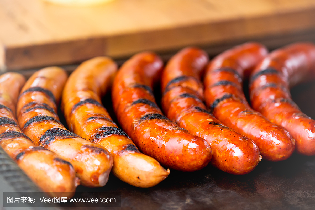 在布拉格捷克共和国街道上的热平炉上的特写辣