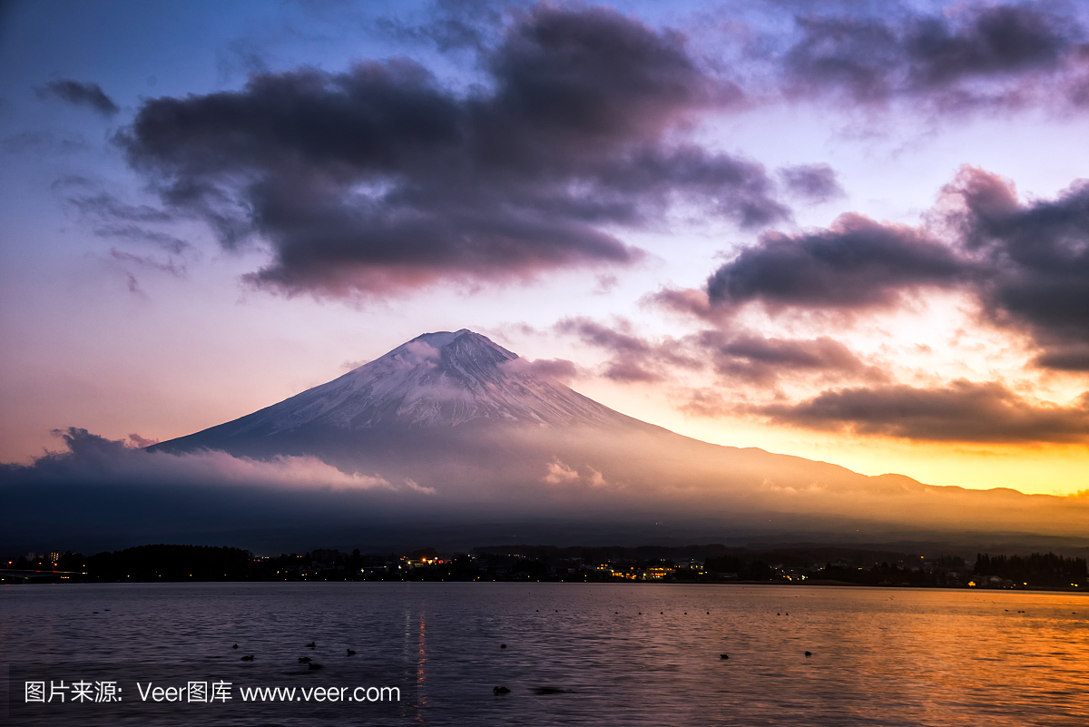 富士山日本,山地景观,日本富士山山上的日出反