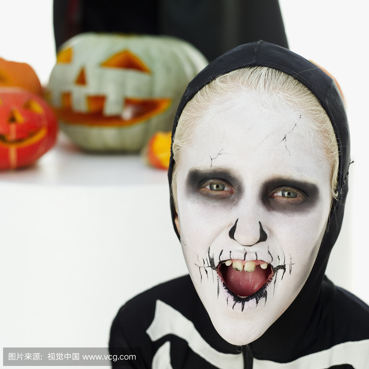 尖叫,鬼哭狼嚎,躁动,大声说话