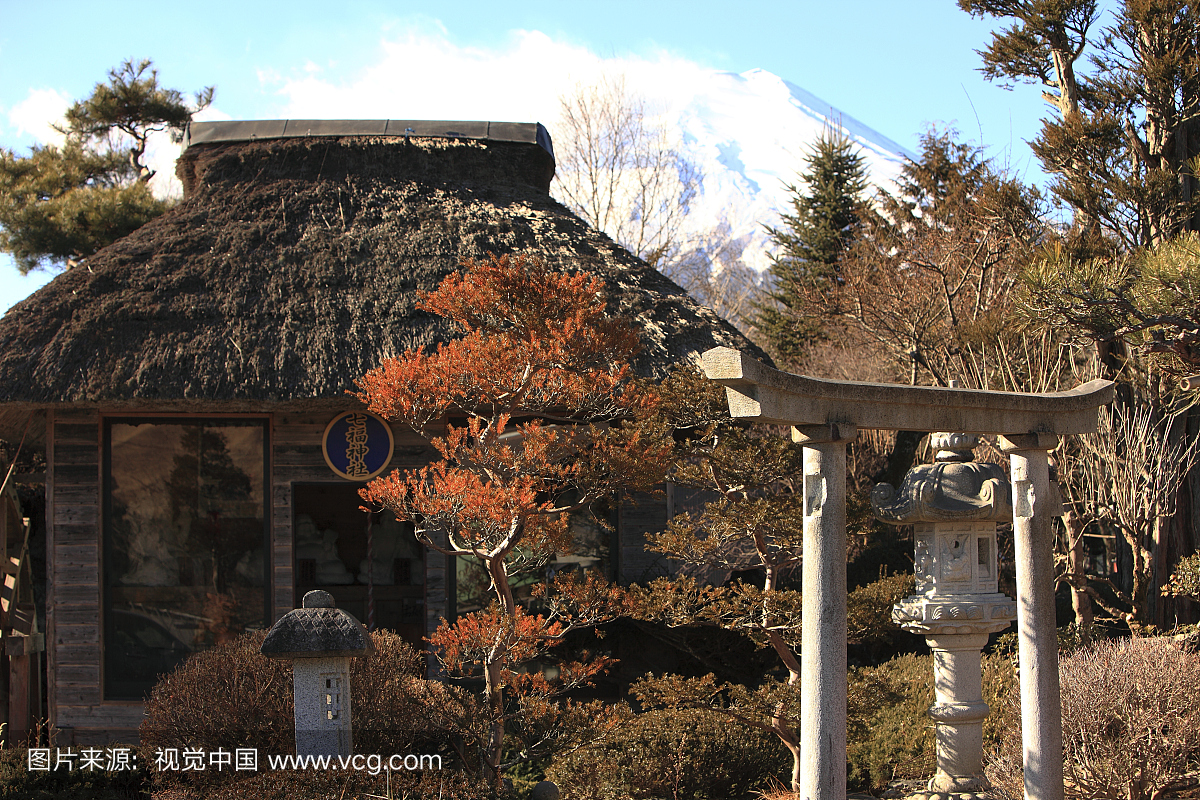 日本,2011年1月30日,富士山的小神社
