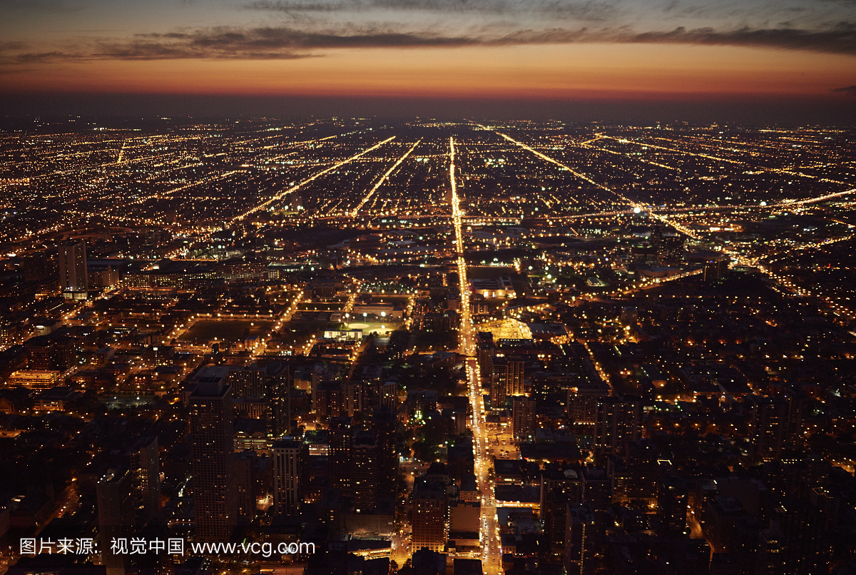美国,伊利诺伊州,芝加哥市中心的空中照片在傍