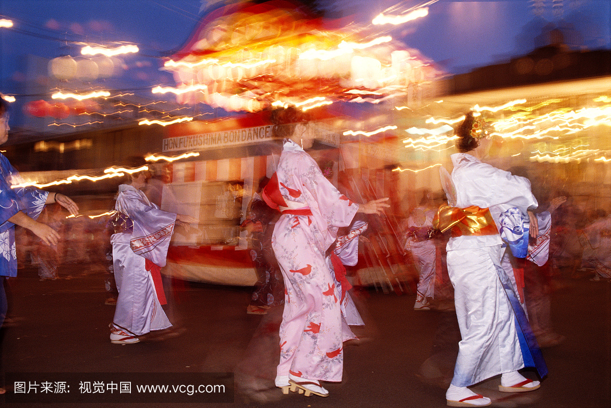 日本邦舞舞蹈团,和服舞蹈人,模糊的灯光,动作A