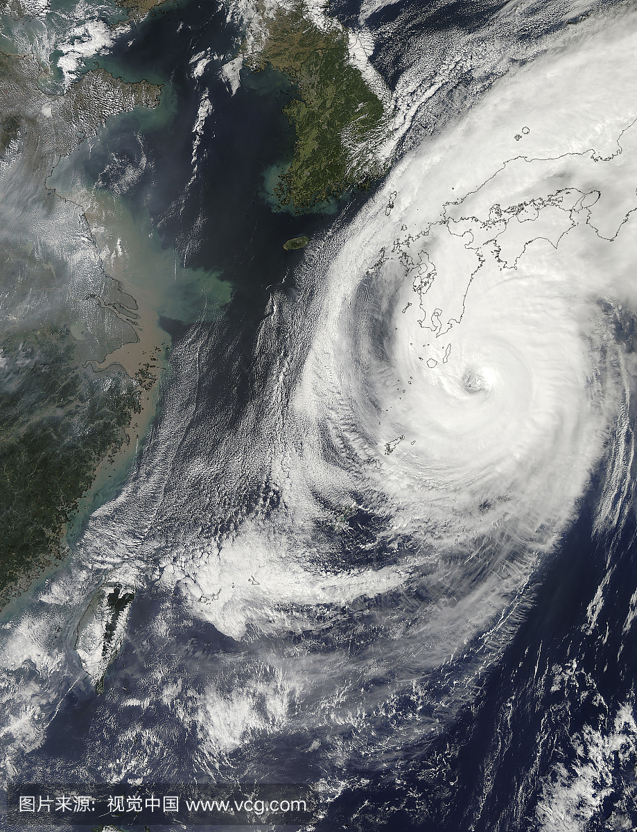 2014年10月5日 - 在登陆日本之前台风凤凰卫视