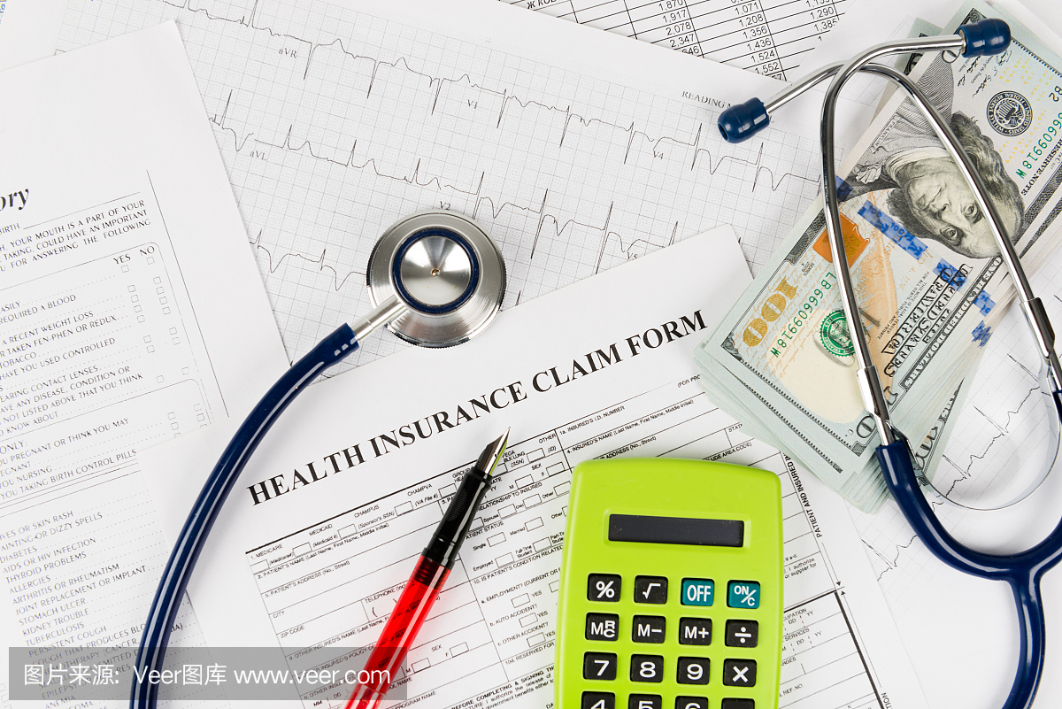 听诊器和计算器符号为医疗保健费用或医疗保险