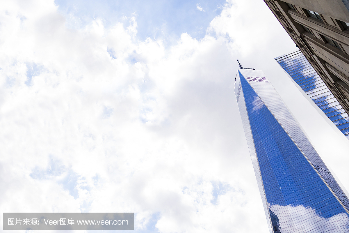 一个世界贸易中心或纽约市曼哈顿的自由塔。