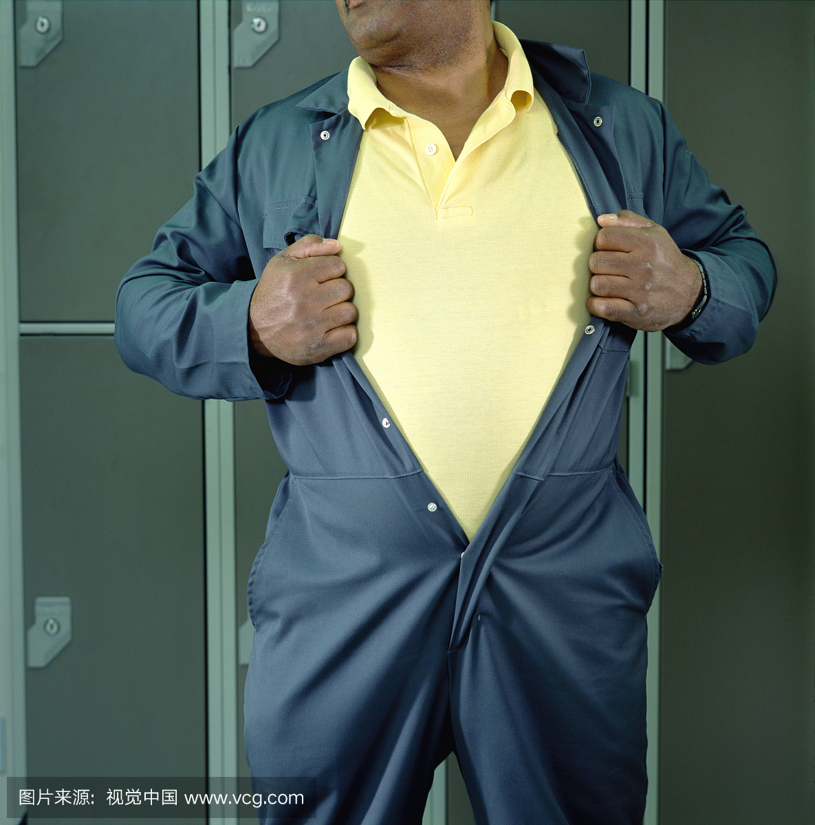 脱去,脱掉,脱下衣服,卸下衣服