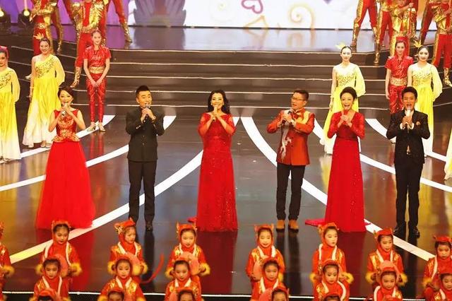 极端怀念小时候80年代看的重庆二台的银屏之花>和主持人谭.图片