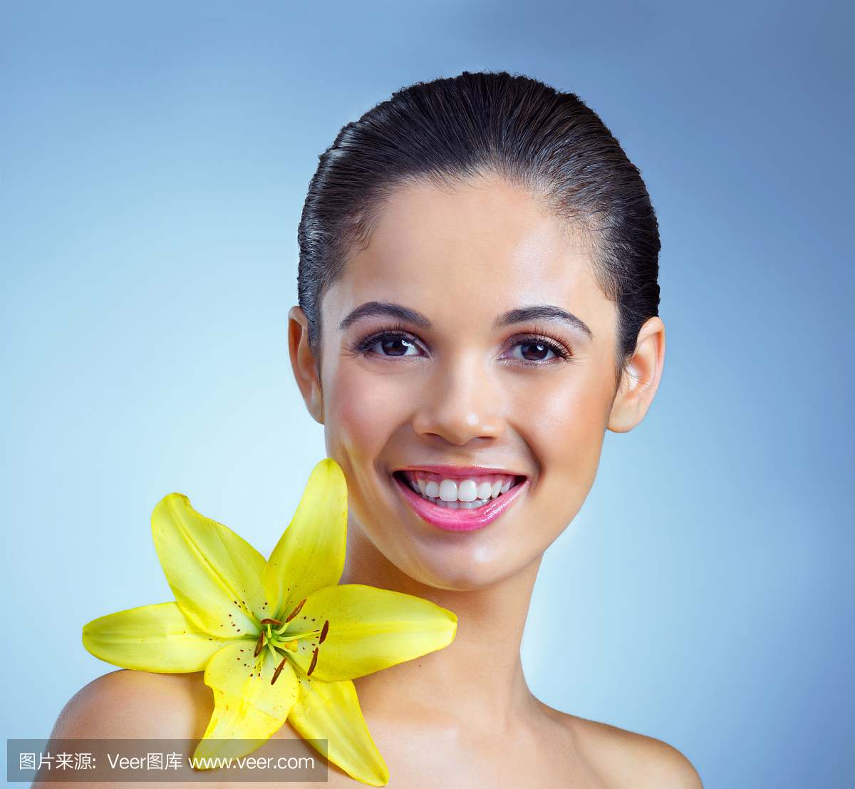 头发向后梳,将头发往后梳,后背头,化妆刷