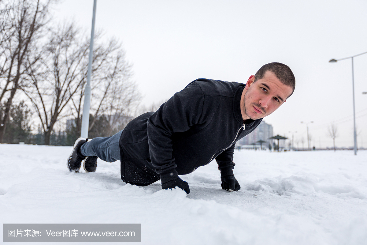俯卧撑,运动竞赛,雪,连帽运动外套