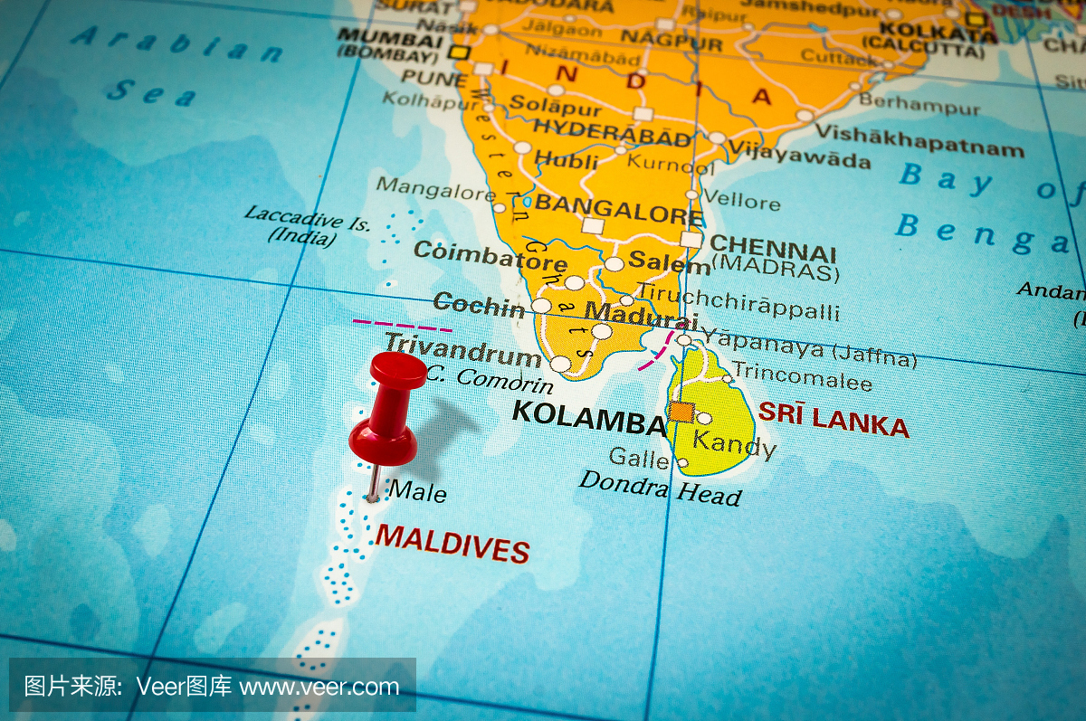 红图标在地图上,图钉指向马尔代夫