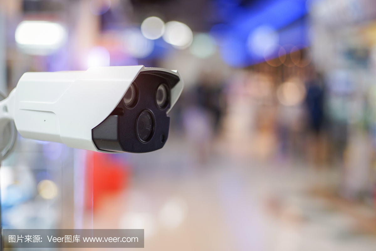 中央电视台保安员在商场大厦内。