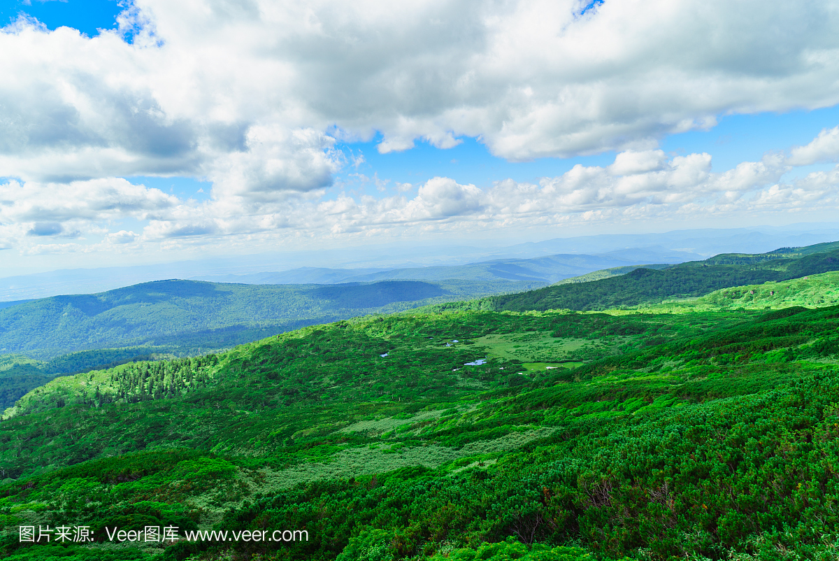 大柴山国家公园。旭日(日本北海道的最高山)从