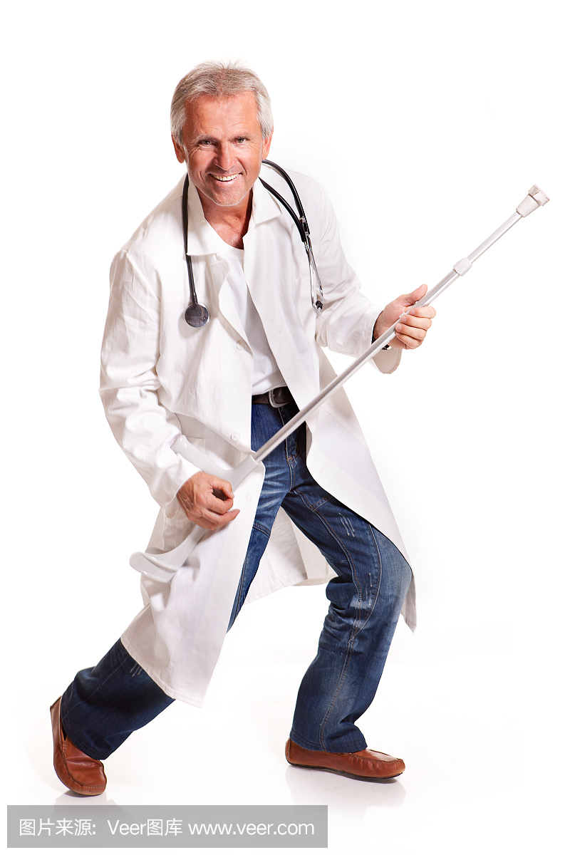 跳舞疯狂的医生用拐杖在白色背景上