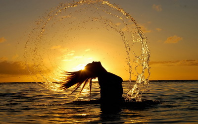 海滩外国美女模特桌面(1920x1200)壁纸 - 桌面-681kb