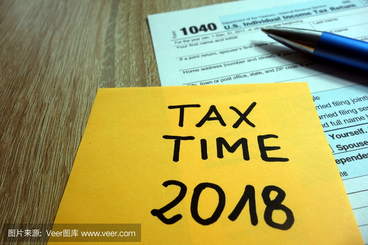 纳税时间2018年文字写在纸上