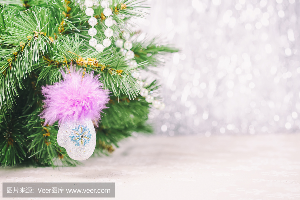 圣诞节或新年装饰圣诞树在模糊的背部
