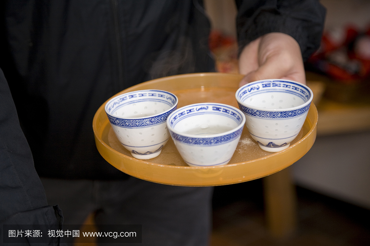 在日本岐阜县高山盘盘的特写东西提供杯茶