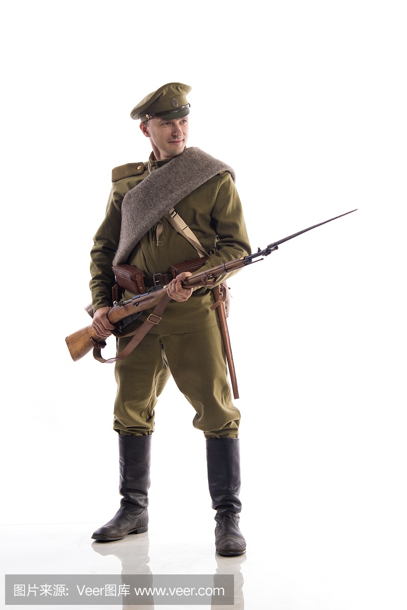 以俄国军队的一名普通的战士的形式男性演员在