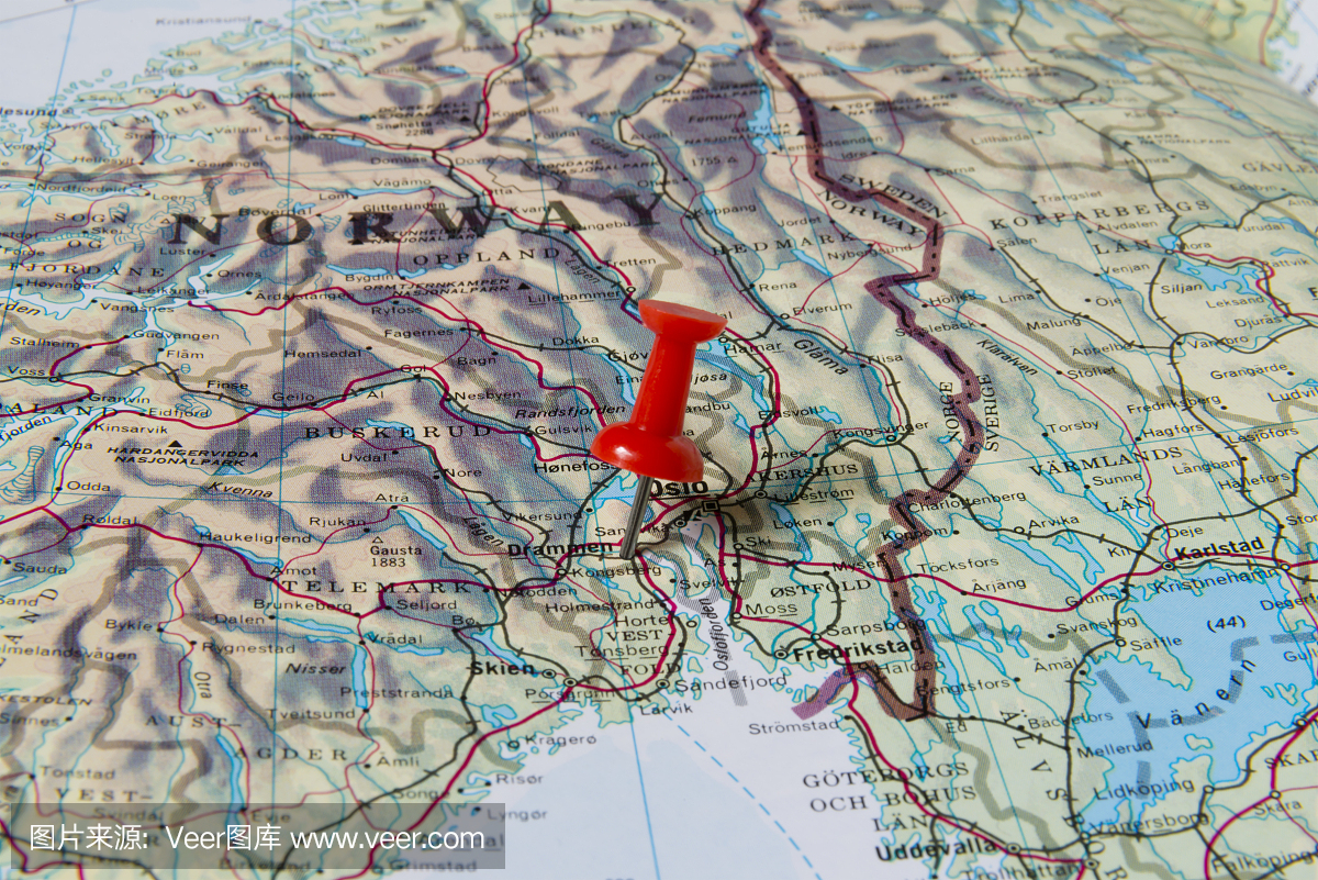 挪威地图上标有红色图钉的雕塑家
