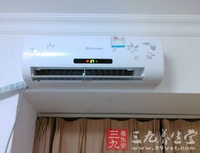 空调制冷时,连接管温度很低 怎么回事_空调制热多少度合适_空调制热不制冷的原因
