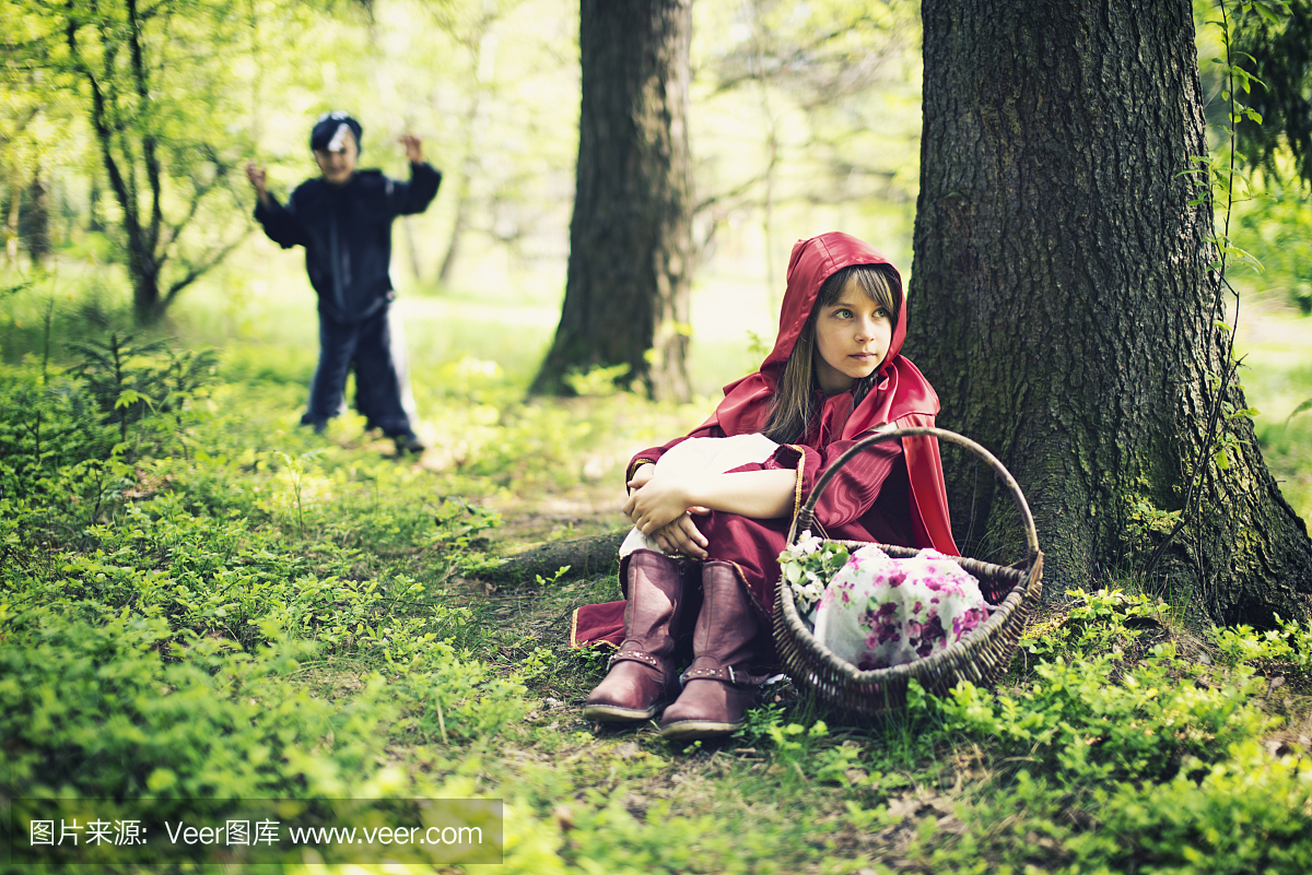 踮着脚尖走,双脚抬起,抬脚走,踮着脚尖