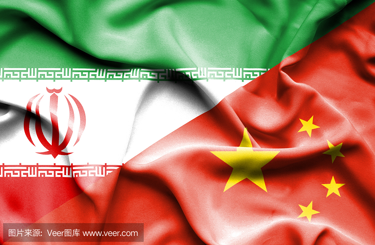 挥舞中国和伊朗的旗帜