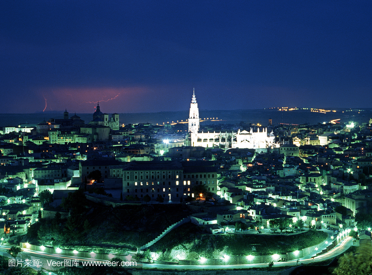 城市在晚上,托莱多,西班牙。