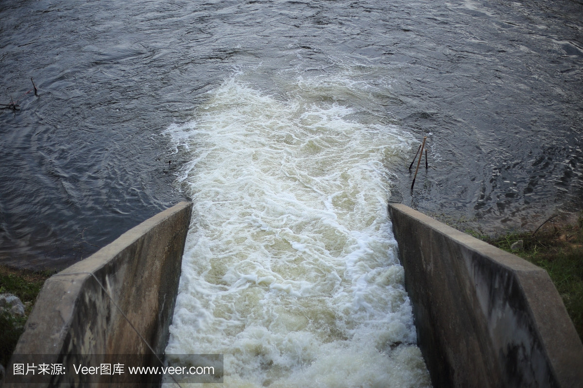 位于泰国罗勇府的农业莱水库的闸门