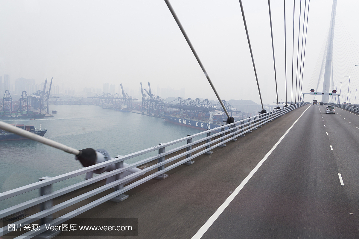 通往城市的香港大桥