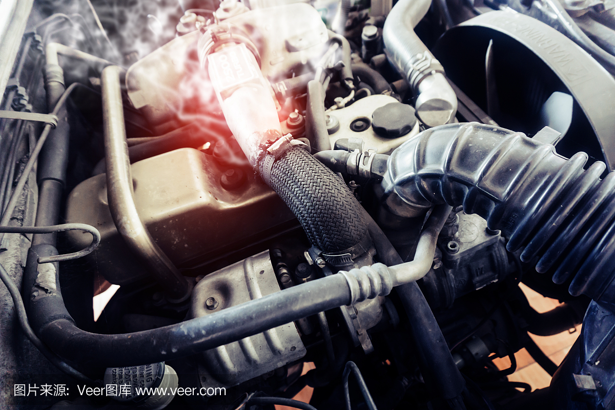 老过热的肌肉车引擎 - 摄影效果