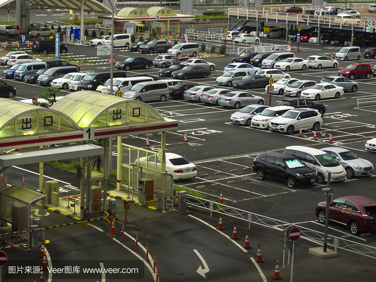在日本大阪伊丹国际机场附近停车