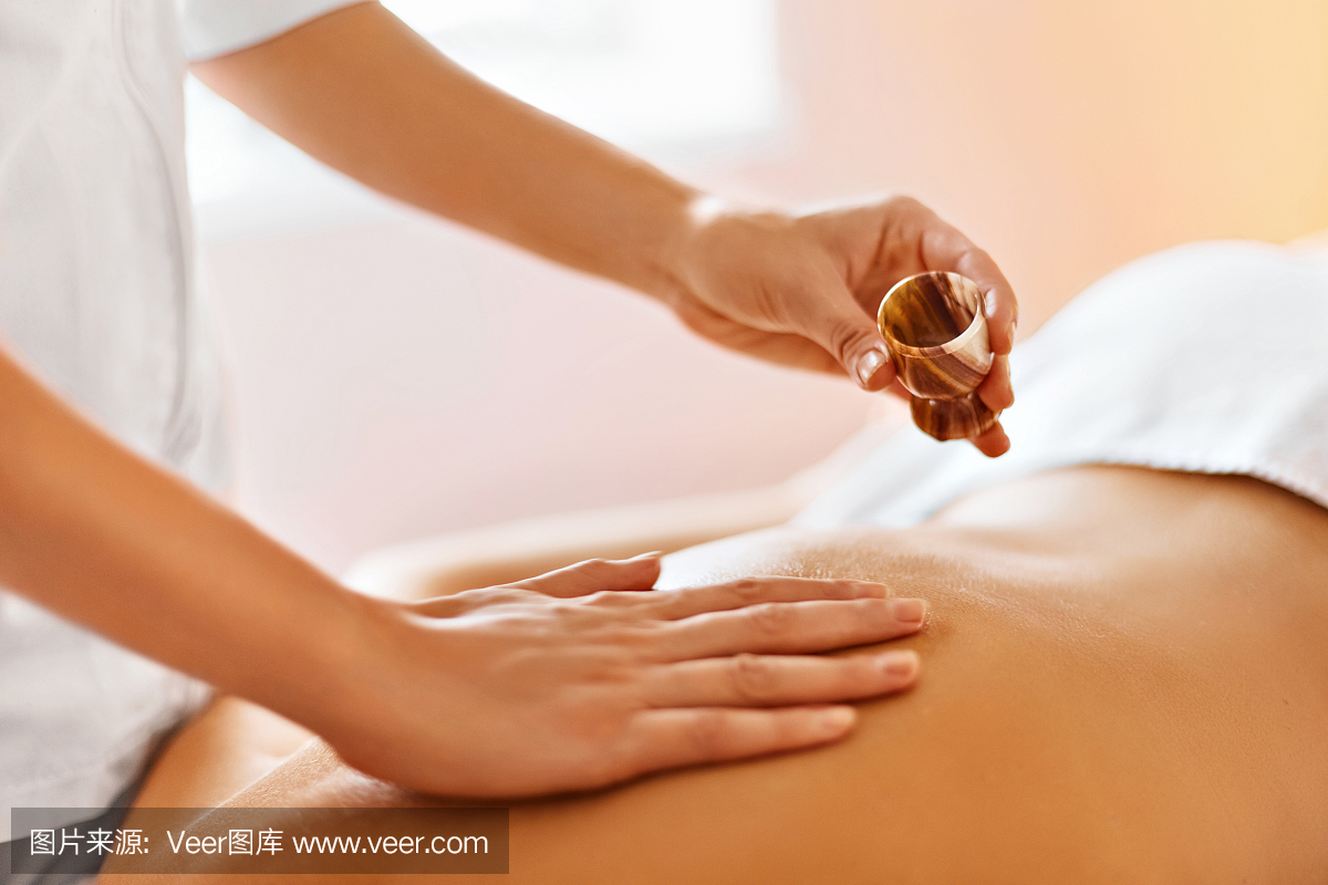 身体按摩水疗护理美容治疗理念。皮肤护理