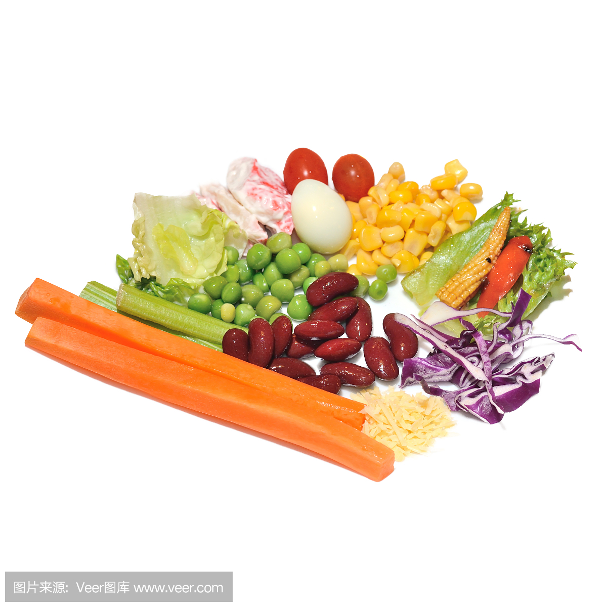 在白色背景上的健康孤立的蔬菜沙拉