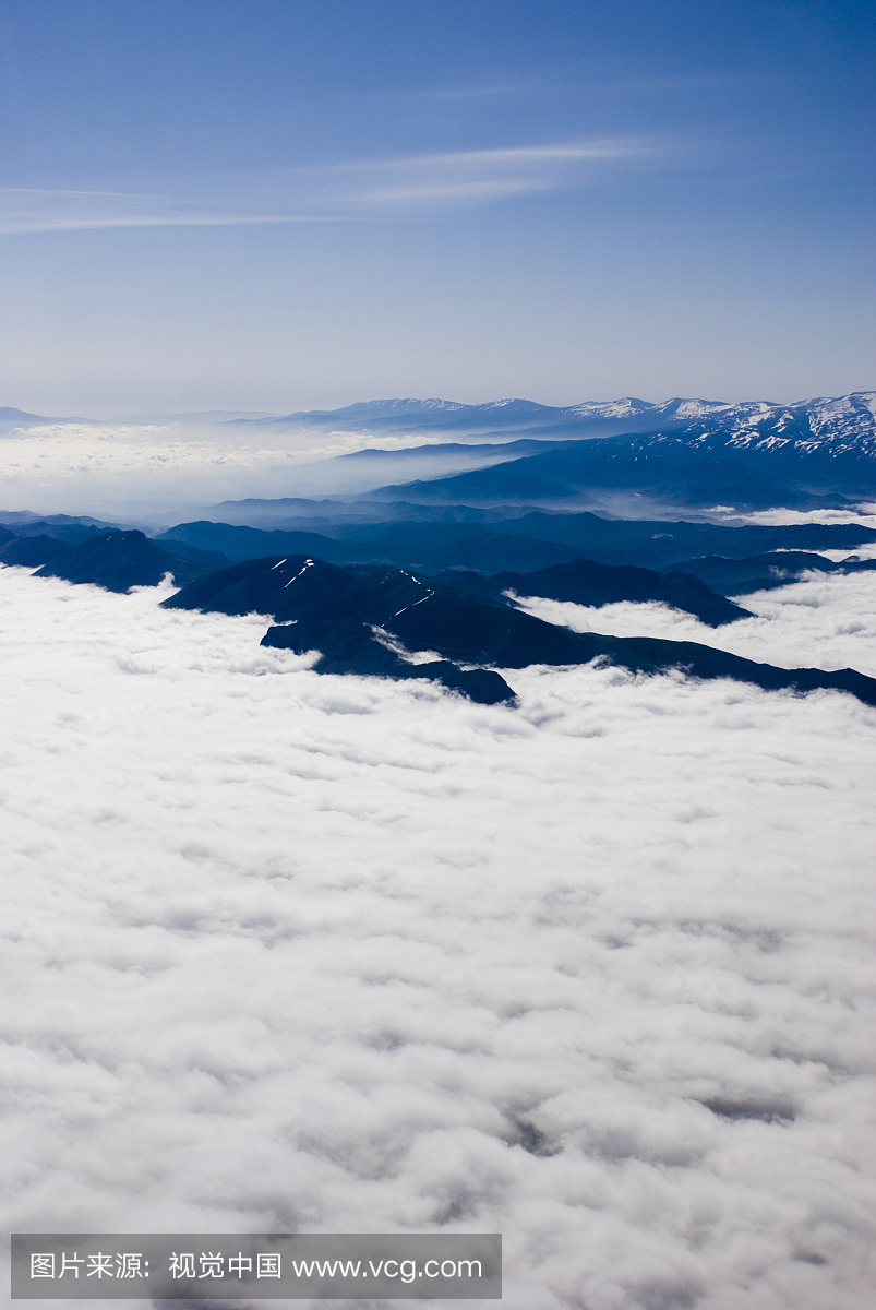 西班牙格拉纳达以北的迷雾山脉(从飞机上看)